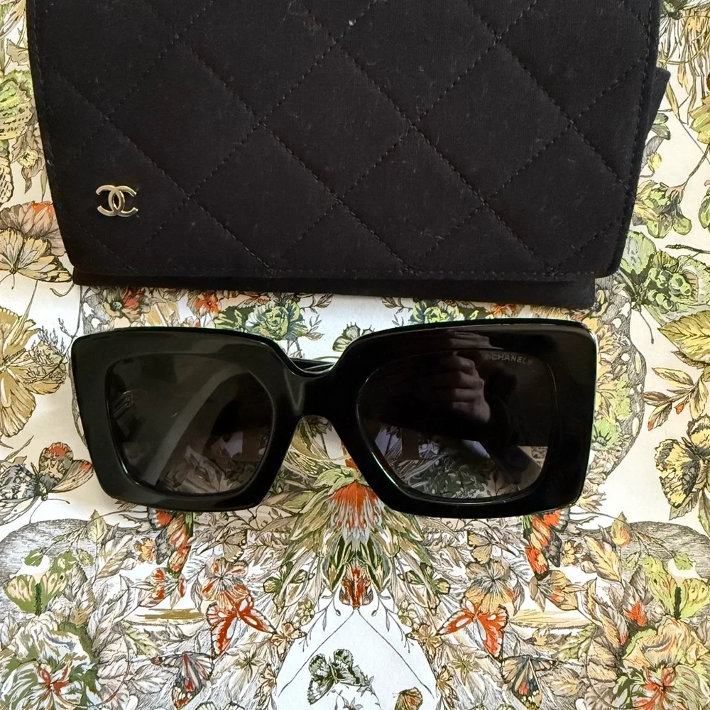 Chanel sunglasses - Picture 4 of 8